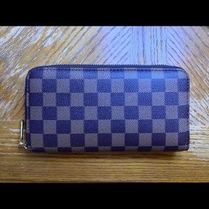 Daisy Rose Brown Checkered Wallet